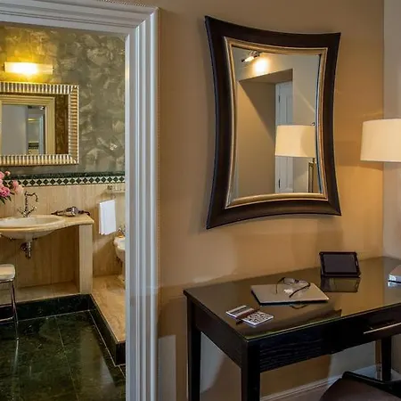 At The Spanish Steps View Hotel