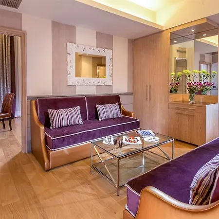 Hotel At The Spanish Steps View Rzym