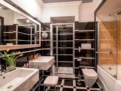 At The Spanish Steps View Hotel