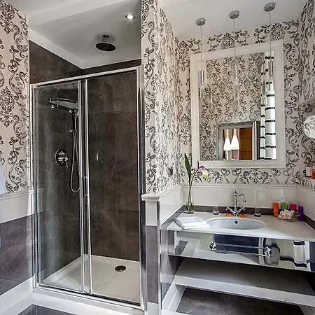 At The Spanish Steps View Rzym